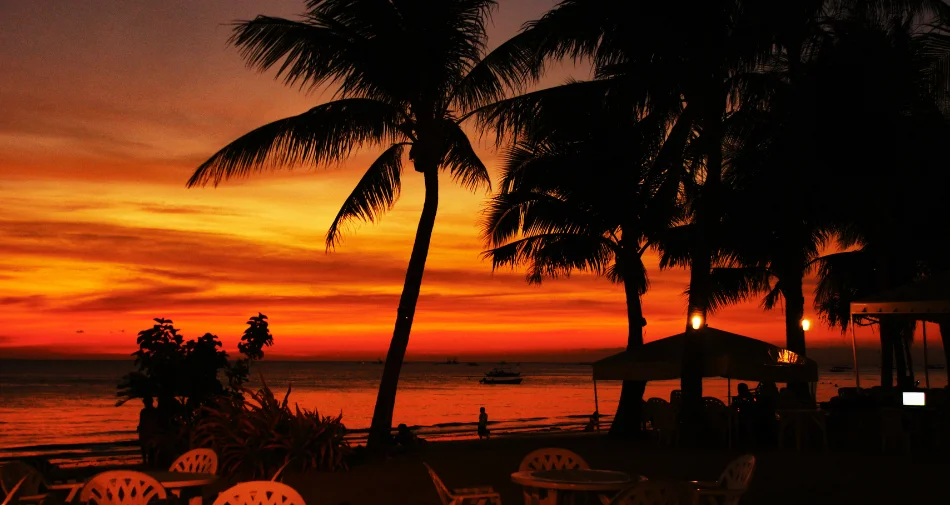 Plaża na Boracay przy zachodzie słońca
