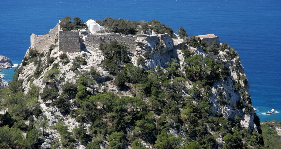 Zamek na wzgórzu w Monolithos na wyspie Rodos