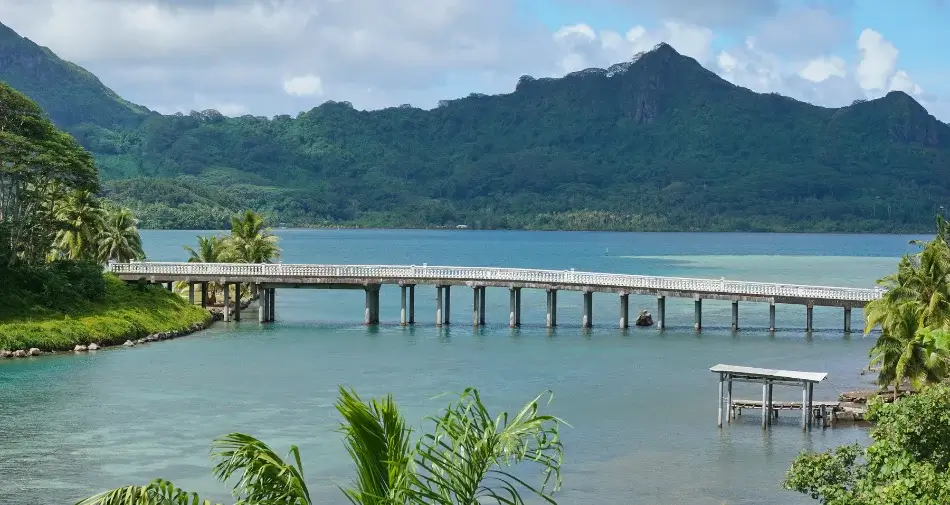 Most łączący wyspy Huahine nui i Huahine Iti na Polinezji Francuskiej
